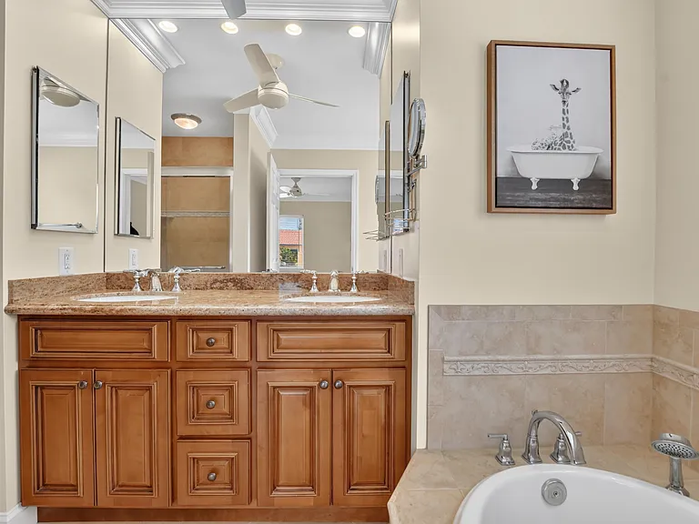 899 Granada Dr — Photo 17