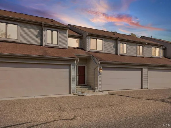 630 Ashley Cir, Rochester, MI 48307