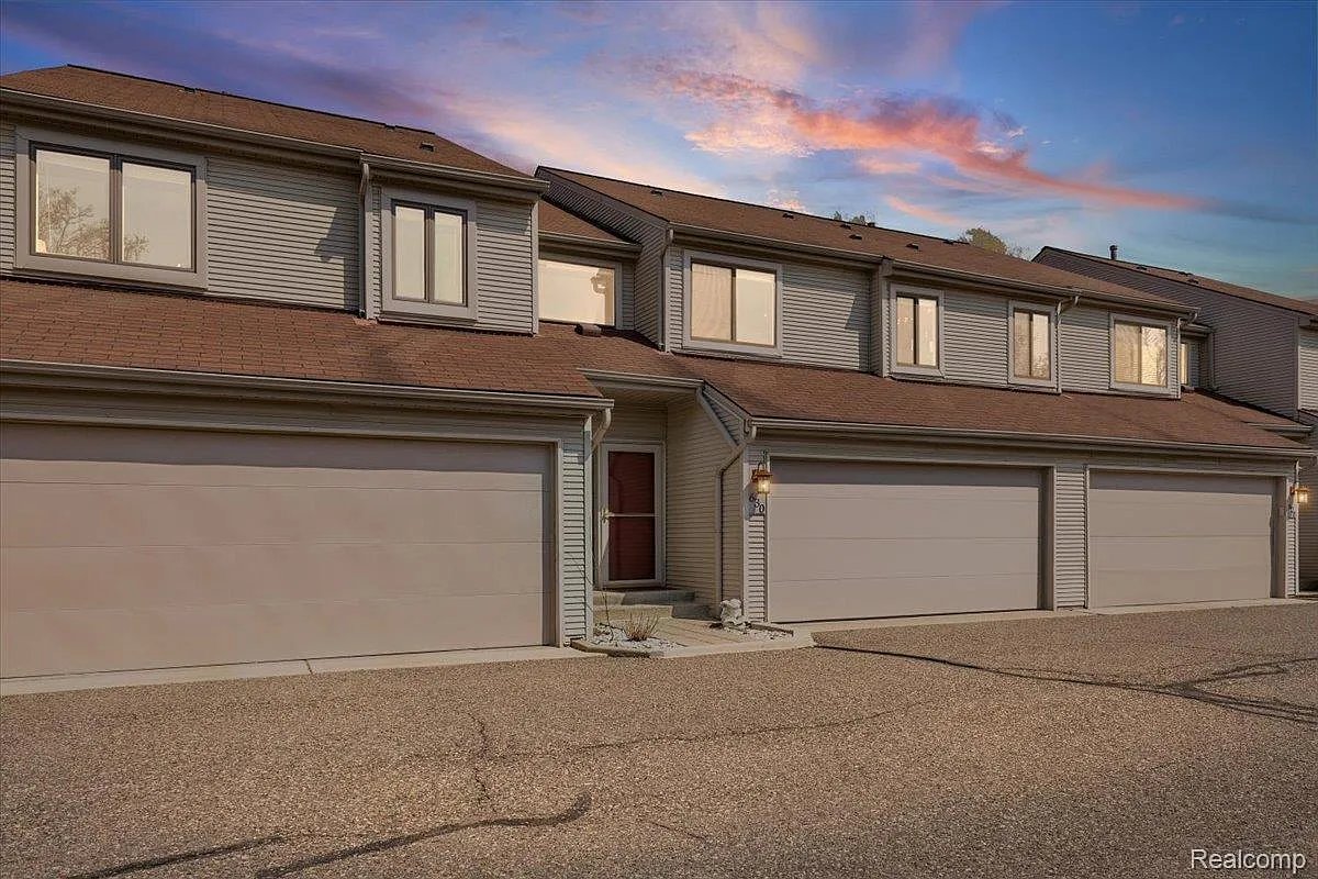 630 Ashley Cir photo 1