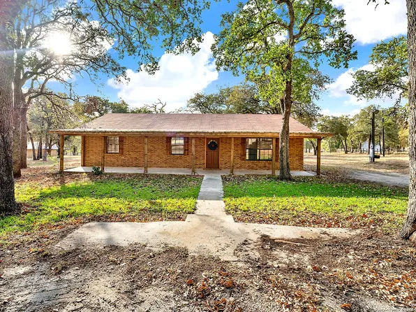 52 POST OAK RD, La Vernia, TX 78121