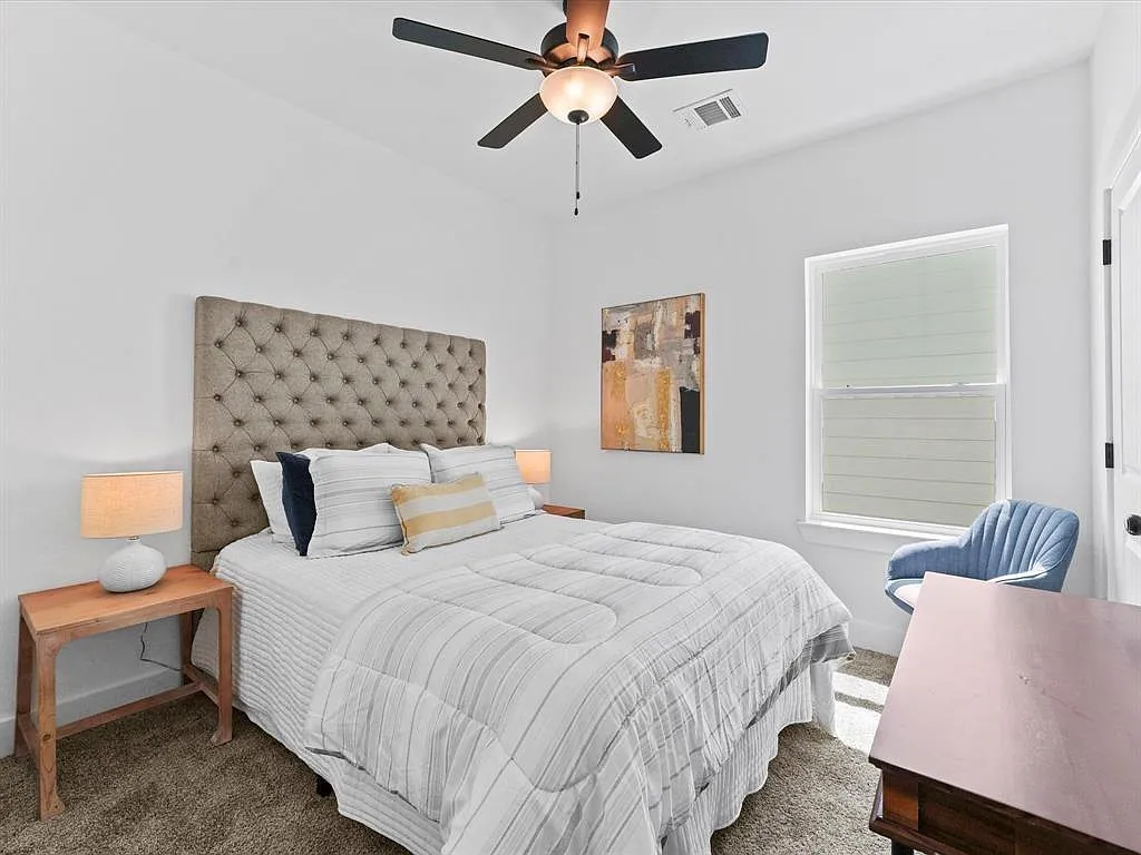 3 bed, 2.5 bath, 1403 sqft, $2,200 — Photo 4