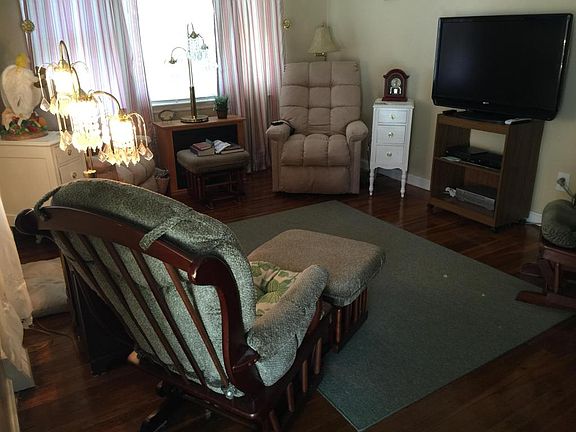 4th image of 109 Dickinson Dr