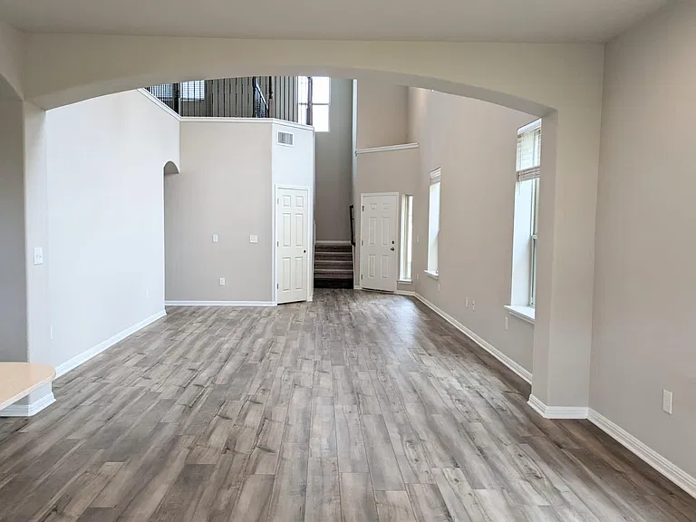 112 Manassas Dr — Photo 3