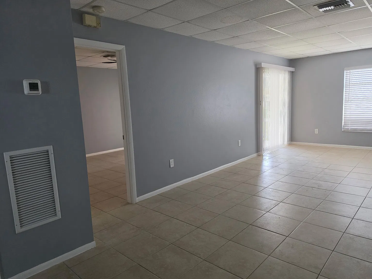 1 bed, 1.5 bath, 929 sqft, $1,550 — Photo 2