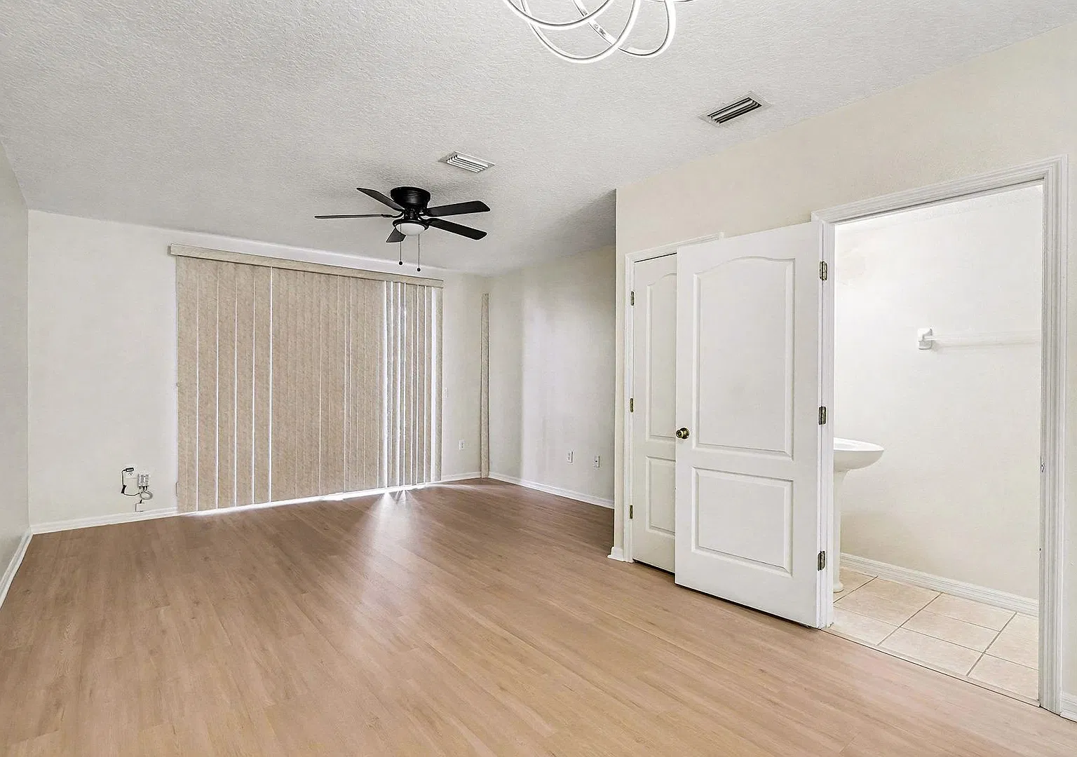 1352 Hampton Park Lane — Photo 2