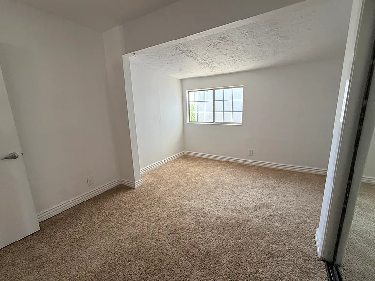637 N Benton Way — Photo 8