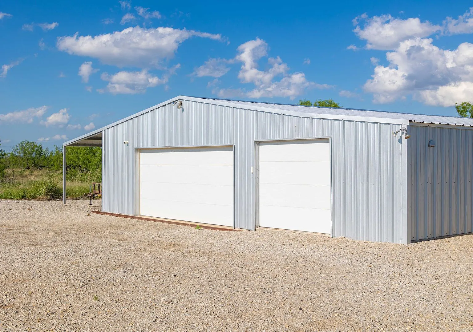 Large Country Home on Acreage with Access to Fishing — Photo 4