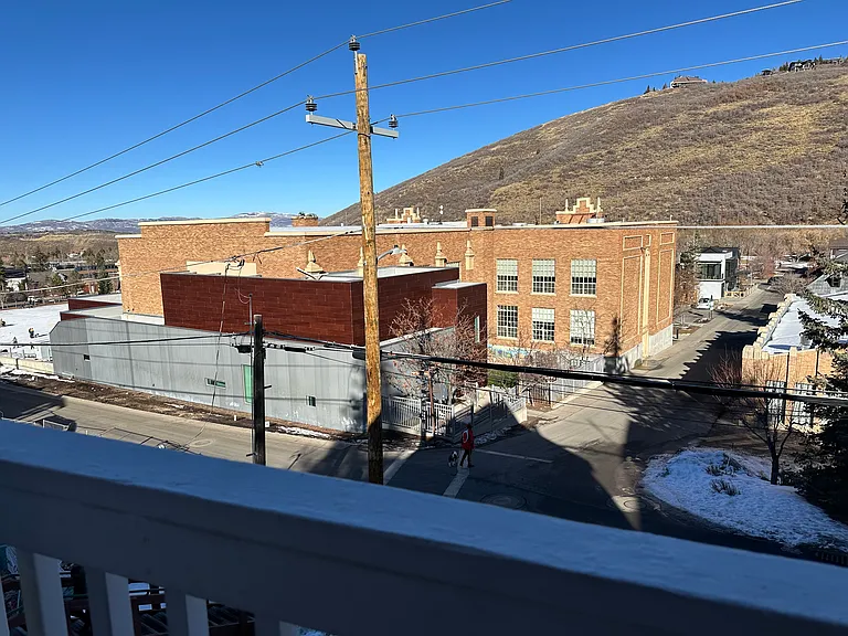 1150 Empire Ave #42 — Photo 5