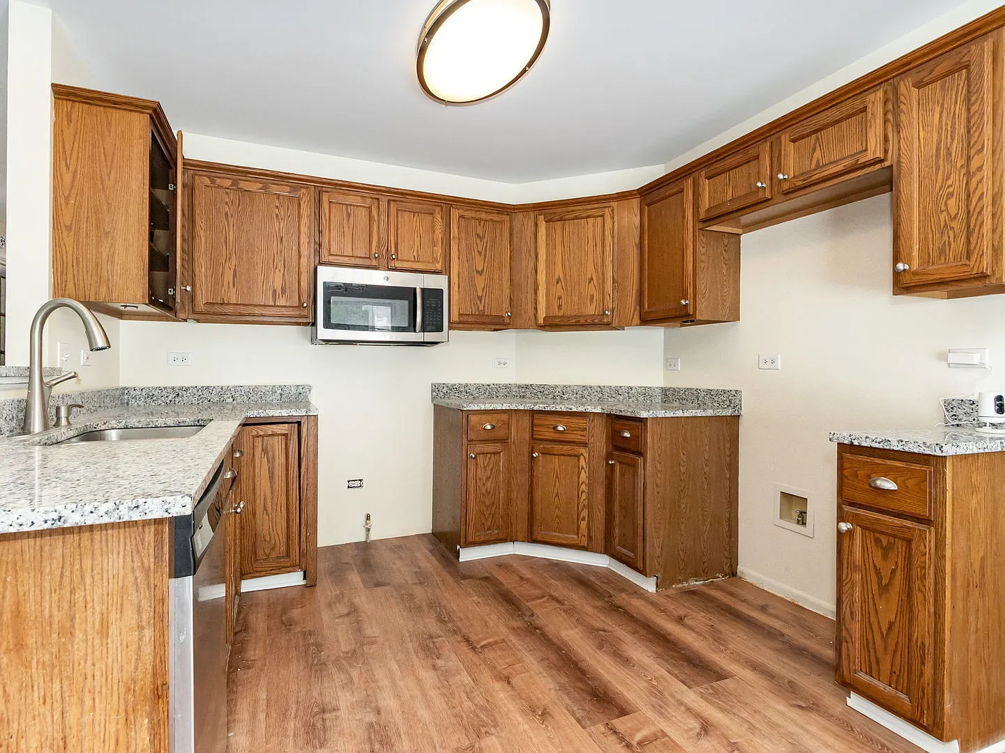 4 bed, 2.5 bath, 3000 sqft, $3,250 — Photo 4
