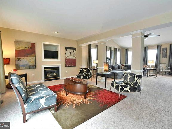 3rd image of 7822 Thornfield Ct