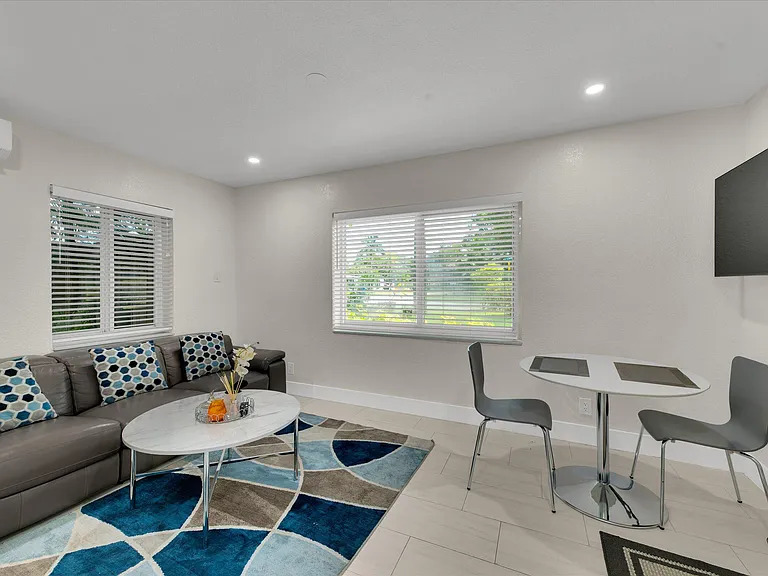 2633 NE 3rd Ave — Photo 38
