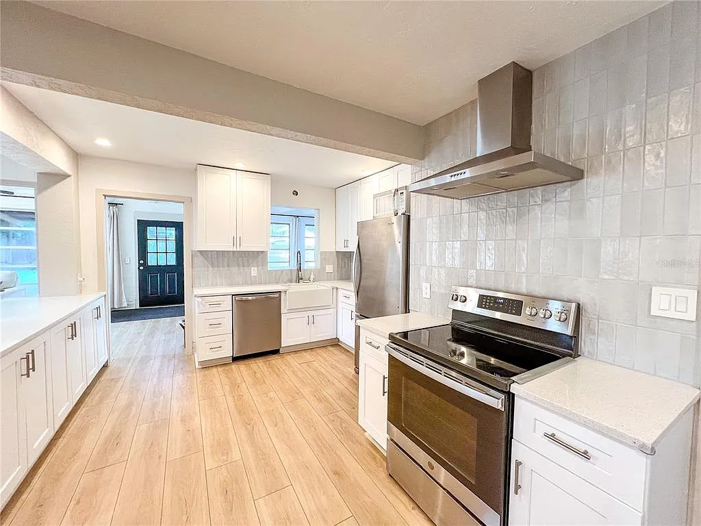 4 bed, 2.0 bath, 2333 sqft, $2,125 — Photo 4