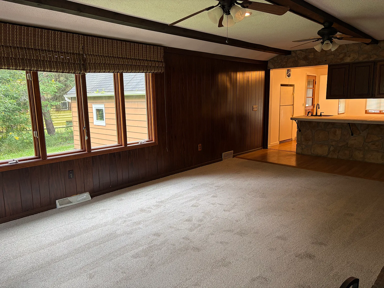 3 bed, 2500 sqft, $3,000 — Photo 4