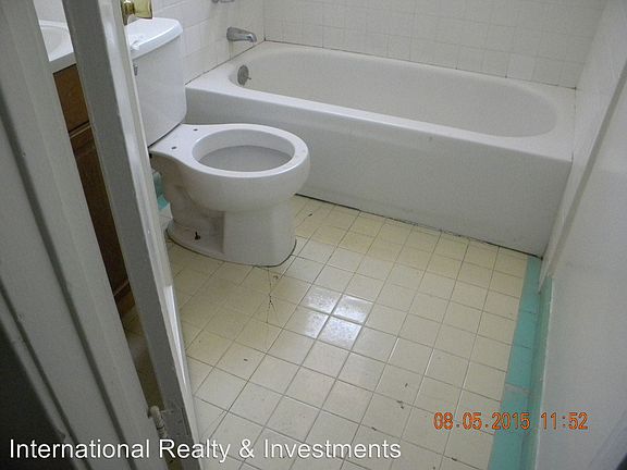 2nd image of 4314 1/2 Leimert Blvd