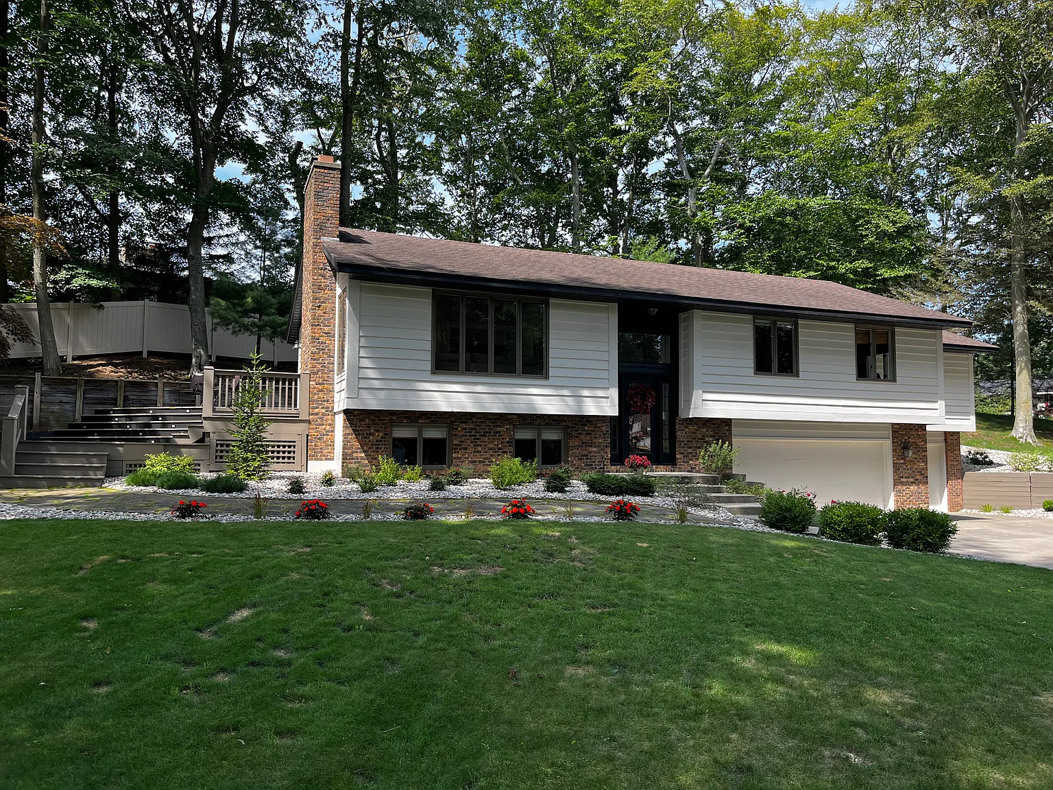 4 bed, 2.5 bath, 2320 sqft, $2,800 — Photo 2