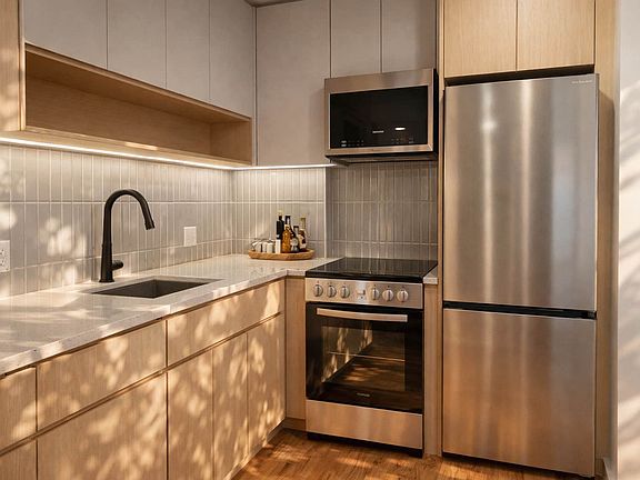 5th image of 205 Cabrini Blvd #6A