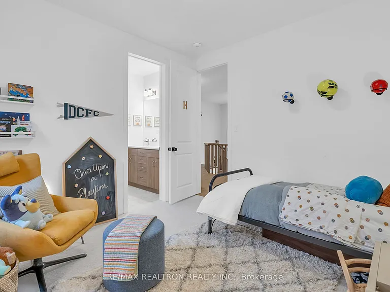 669 Newlove St — Photo 40