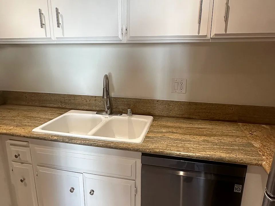 1728 Montana Ave #5D