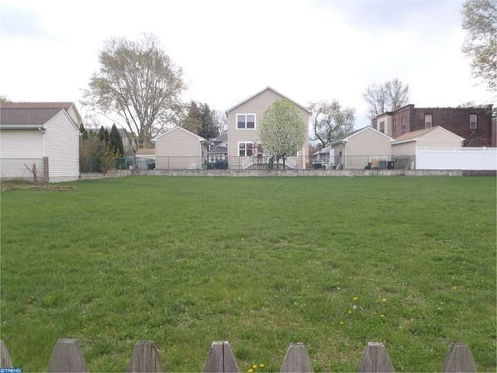 1st image of 830 Essex St