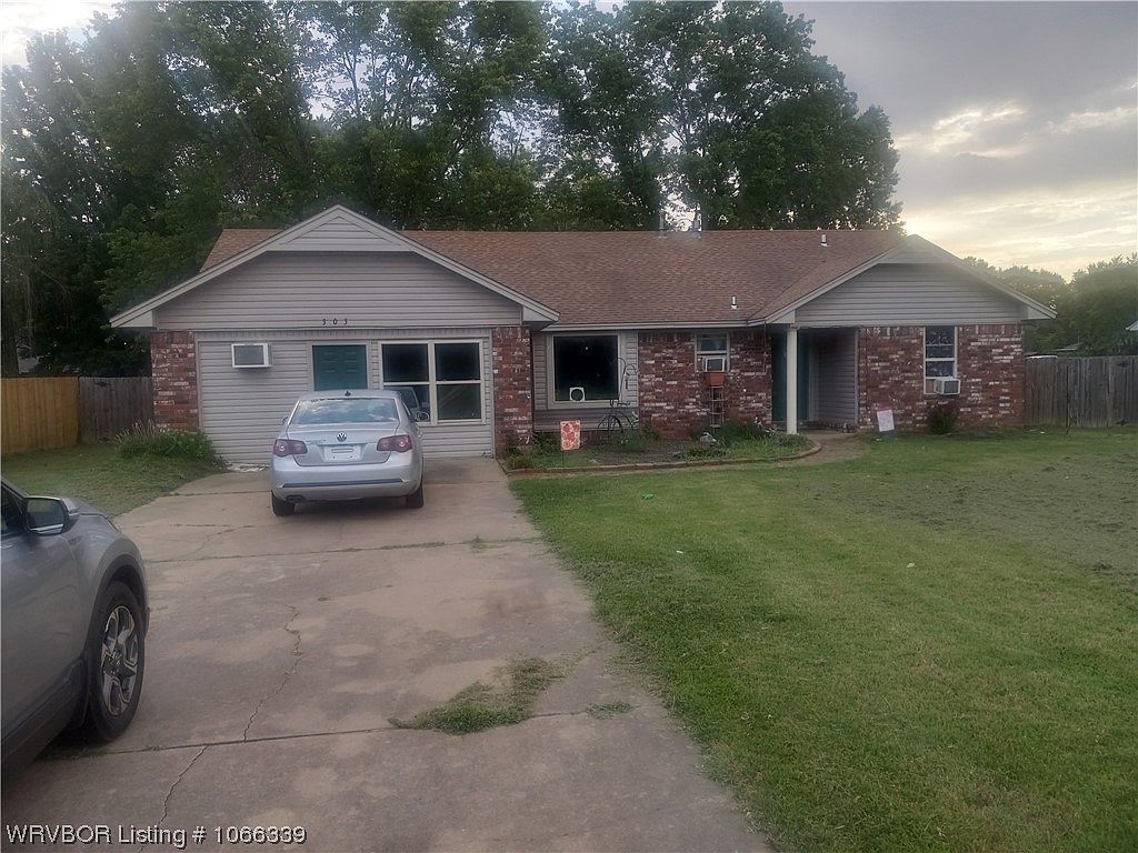 303 S Adams St, Lavaca, AR 72941 Zillow