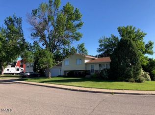 700 Johns Dr, Mandan, ND 58554