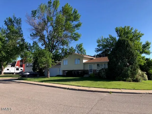 700 Johns Dr, Mandan, ND 58554