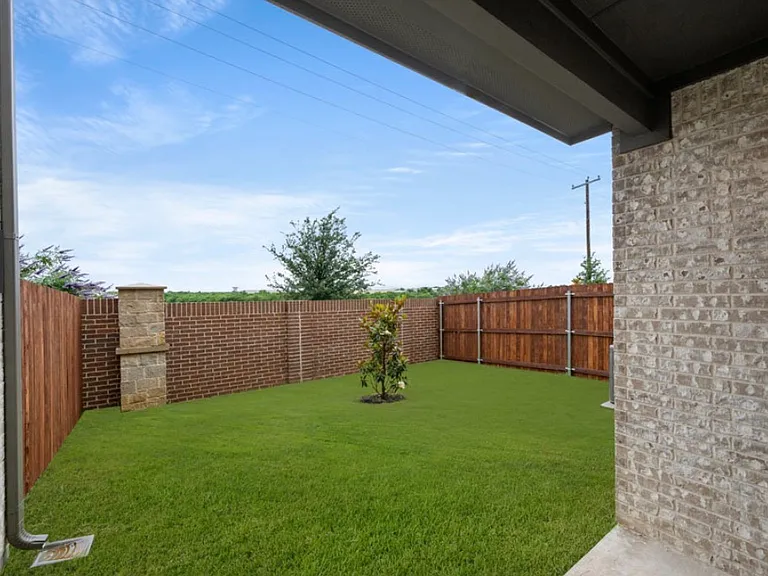 648 Sandiford Ct — Photo 15
