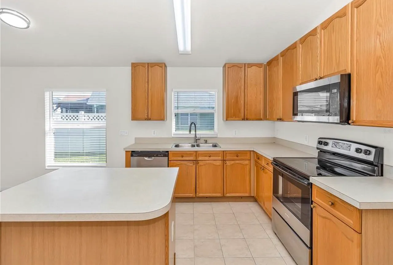 4 bed, 2063 sqft, $2,800 — Photo 4