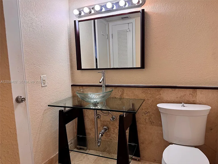 2640 NE 135th St #406 — Photo 5