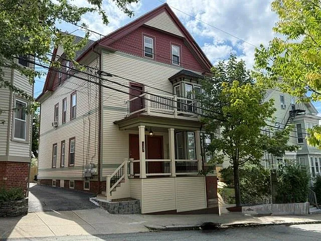 125 Pleasant St #1