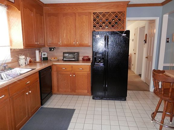 2nd image of 272 Parkwood Ct