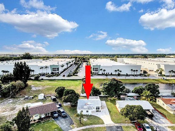 5th image of 465 NW 3rd Way