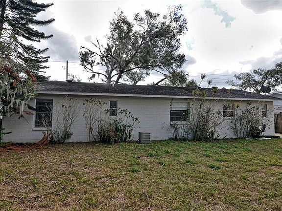3rd image of 1089 Geneva Dr