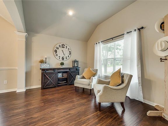 5th image of 5637 Fox Chase Ln