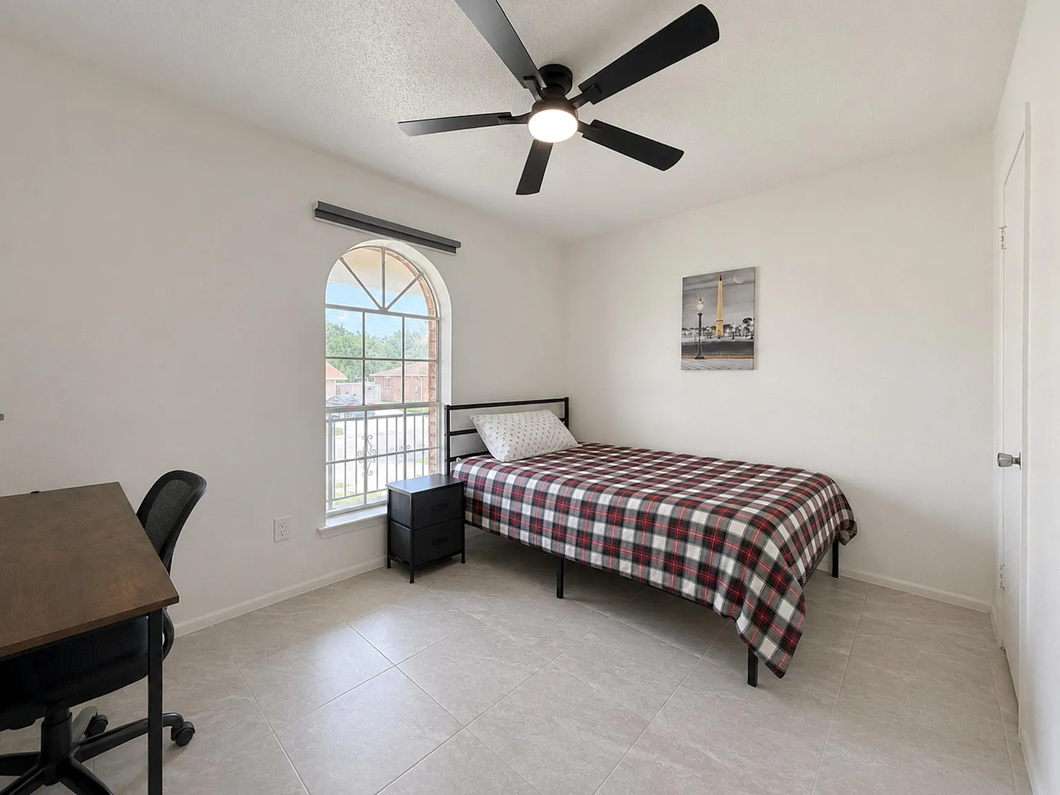 4 bed, 7.0 bath, 3822 sqft, $754 — Photo 1