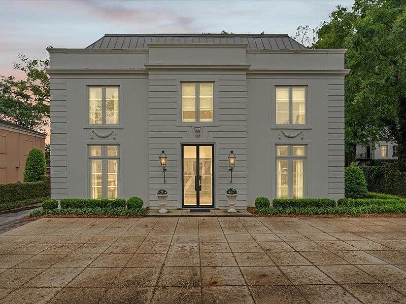 1st image of 109 Eaton Sq