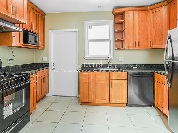2nd image of 1573 McKinnon Ave