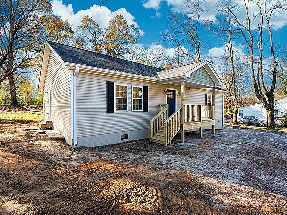 4th image of 110 Northwoods Cir