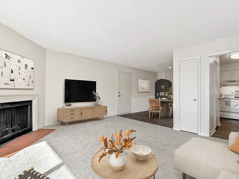 Eastchester Ridge Apartments — Photo 29