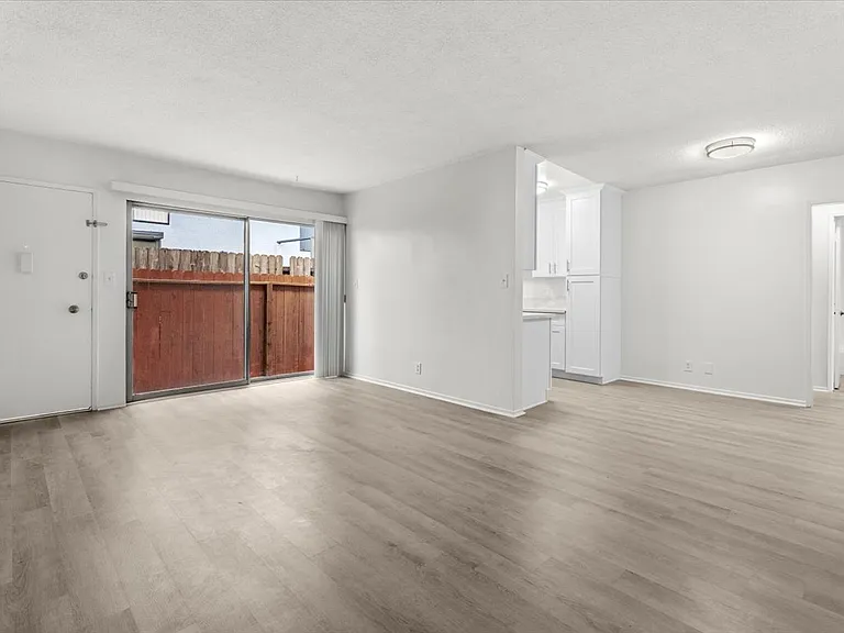 1236 McClellan Dr #5 — Photo 6