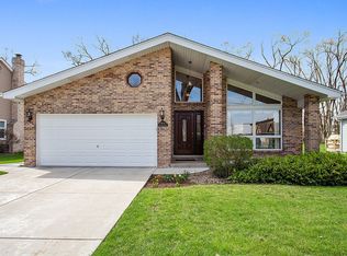 9621 W 56th St, Countryside, IL 60525