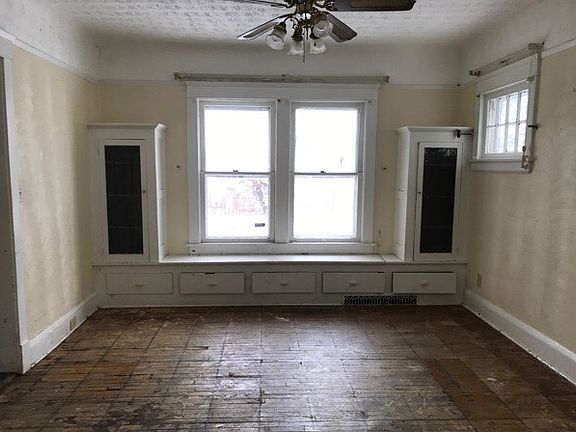 2nd image of 550 E 107th St