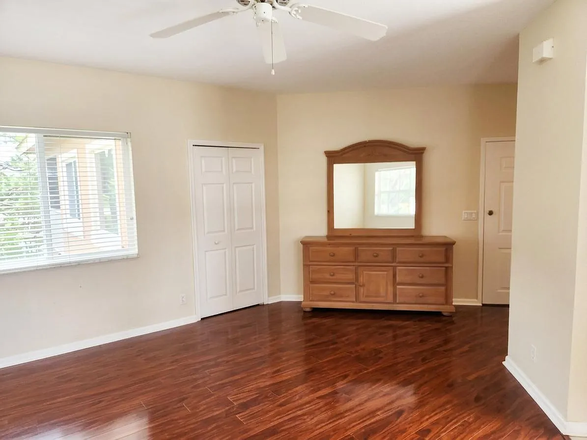 1 bed, 1.0 bath, 400 sqft, $1,300 — Photo 4