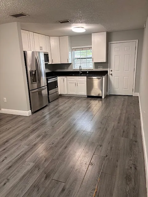 1607 E Kirby St — Photo 3