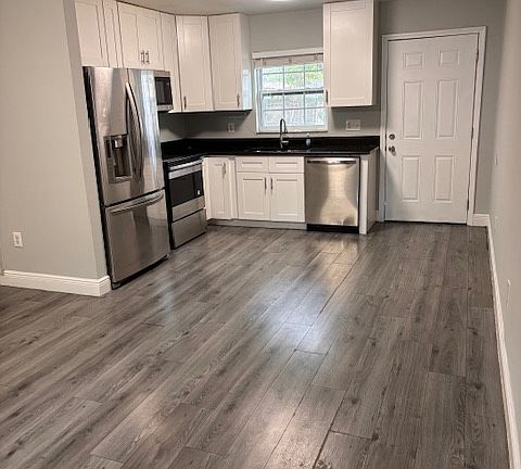 3rd image of 1607 E Kirby St