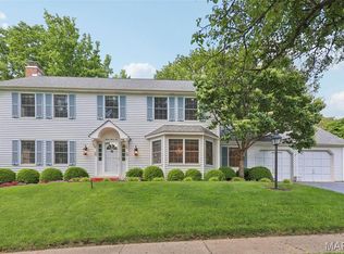 776 Haw Thicket Ln, Saint Louis, MO 63131