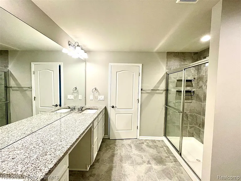 2835 Dillon Dr — Photo 16