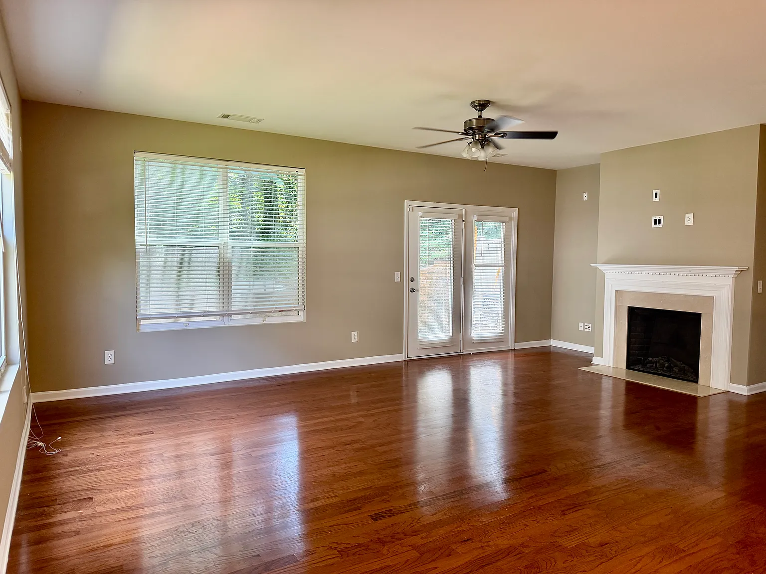 3 bed, 2.5 bath, 1891 sqft, $1,900 — Photo 2