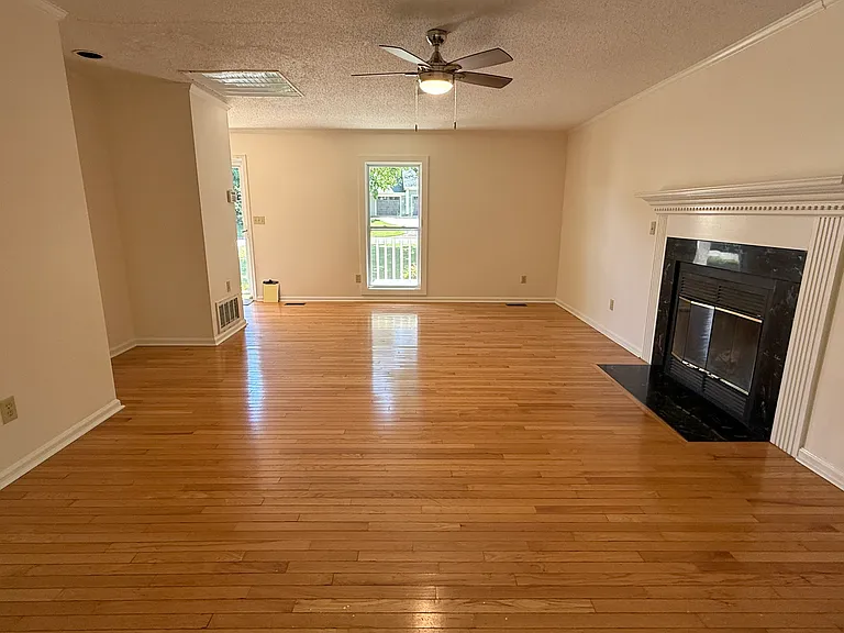 6 N Leslie Ln — Photo 2