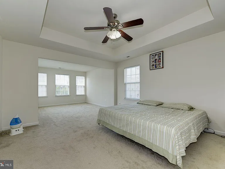 22677 Flowing Spring Sq — Photo 16